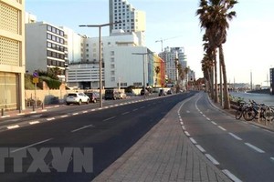 Đường phố vắng bóng người tại Israel. (Ảnh: Nguyễn Việt Thắng/TTXVN).