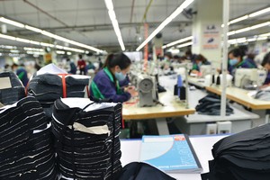 Khẩu trang không ngăn được “virus suy giảm” trong ngành dệt may