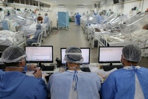 Phòng chăm sóc tích cực bệnh nhân Covid-19 tại bệnh viện ở Manaus, Brazil, ngày 20/5. Ảnh:Reuters.