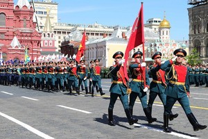 Duyệt binh trên Quảng trường Đỏ. (Ảnh: Kremlin.us).