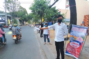 Hàng loạt “tin giả” được quảng cáo nhằm gây sự chú ý.