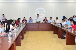 Tại cuộc họp báo về CW, Chủ tịch UBCK Trần Văn Dũng cho biết, TTCK Việt Nam sẽ đến ngày có chứng quyền trên chỉ số và chứng quyền bán.