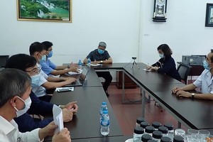 Thứ trưởng Sơn làm việc với Bệnh viện C Đà Nẵng, chiều 24/7.