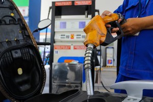 Giá xăng RON 95 giảm 50 đồng/lít từ 15h chiều ngày 12/8