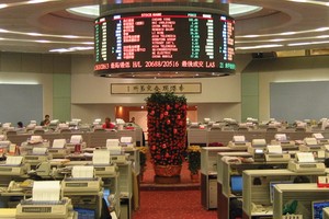 Chứng khoán Hồng Kông trước “bài test” áp lực