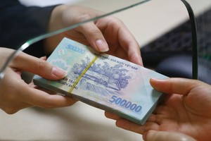 Doanh nghiệp nặng gánh lãi vay