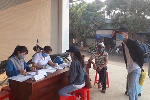 Xử phạt 10,5 triệu đồng đối với 3 người trốn đi ăn cưới khi đang tự cách ly ở nhà.