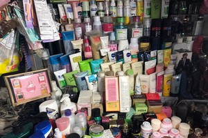 Từ 15/10, bán mỹ phẩm giả có thể bị phạt đến 100 triệu đồng (Ảnh minh họa: KT).