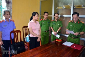 Đối tượng Nguyễn Thị Hà Phương bị khởi tố tội tham ô tài sản. (Ảnh: TTXVN phát).