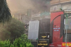 Hà Nội: Cháy quán karaoke trên đường Hoàng Quốc Việt