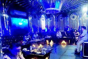 Cơ sở kinh doanh karaoke Dubai bất chấp lệnh cấm vẫn mở cửa hoạt động giữa mùa dịch.