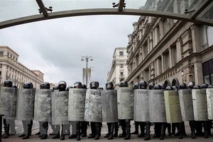 Cảnh sát Belarus được triển khai nhằm ngăn chặn người biểu tình quá khích tại thủ đô Minsk ngày 6/9/2020. (Ảnh: AFP/TTXVN).