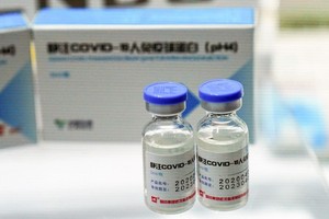 Vaccine của CNBG được trưng bày tại triển lãm ở Bắc Kinh hồi đầu tháng 9. Ảnh: Reuters.