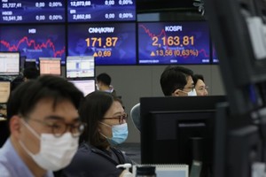 Làn sóng hủy hợp đồng bảo hiểm để đầu tư vào chứng khoán của người Hàn