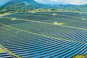 Nhà máy điện mặt trời Sao Mai tại huyện Tịnh Biên, tỉnh An Giang.