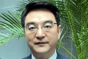 Ông Trịnh Trung Vĩ, Giám đốc Trung tâm Phát triển Khoa học Công nghệ Y dược và Y tế thuộc Ủy ban Y tế và Sức khỏe Quốc gia Trung Quốc. (Ảnh: Sina).