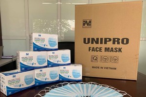 Giá 1 thùng khẩu trang y tế chỉ bằng 1 - 2 hộp so với lúc dịch.