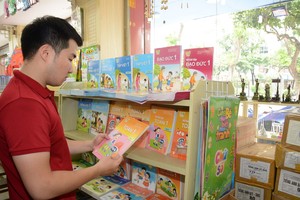 Sách giáo khoa lớp 1 là bộ sách đầu tiên của chương trình giáo dục phổ thông mới. (Ảnh: PV).