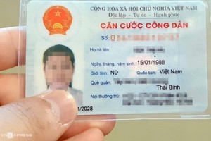 Thẻ căn cước công dân có mã vạch hiện nay chứa khoảng 20 thông tin. Ảnh: Phương Sơn.