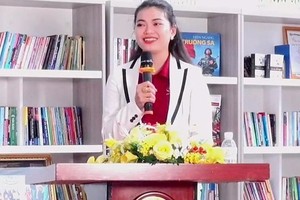 Bà Như điều hành một buổi livestream trấn an khách hàng sau khi Nguyễn Thái Luyện bị bắt.