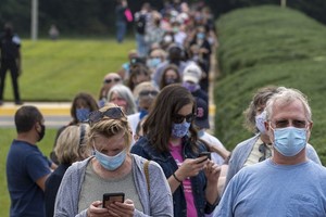 Cử tri Mỹ đi bỏ phiếu sớm ngay trong tháng 9 tại Fairfax, Virginia (Ảnh: Getty).