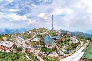 Lạng Sơn có nhiều thắng cảnh đẹp nổi tiếng, rất thuận lợi để phát triển du lịch.