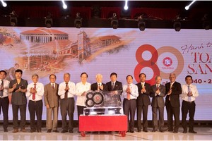 Nguyên Chủ tịch nước Nguyễn Minh Triết tham dự lễ Kỷ niệm 80 năm Gạch Ngói Đồng Nai.