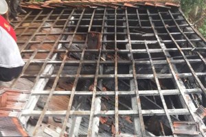 Nghệ An: Lũ vừa rút, nhà bỗng dưng bốc cháy