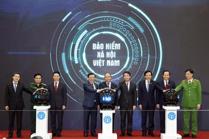 Lễ công bố vinh dự được đón đồng chí Nguyễn Xuân Phúc - Ủy viên Bộ Chính trị, Thủ tướng Chính phủ tới dự và phát biểu chỉ đạo.