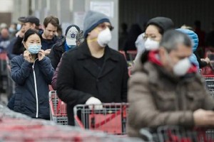 Bệnh viện quá tải vì Covid-19 tăng, Thủ tướng Canada kêu gọi người dân ở nhà. (Ảnh: The Canadian Press).
