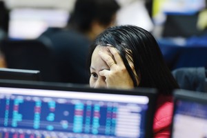 Giới đầu tư chứng khoán ngao ngán vì khoản thuế bất hợp lý. Ảnh: Dũng Minh.