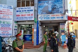 Hàng trăm Công an bất ngờ kiểm tra 3 nhà thuốc tây lớn nhất TP Biên Hòa.