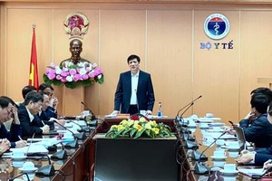 Ngày 5/12, Bộ trưởng Bộ Y tế đã chủ trì cuộc họp báo cáo tình hình nghiên cứu sản xuất vắc xin Covid-19 trong nước.