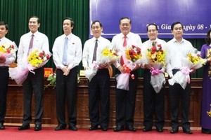 Lãnh đạo Tỉnh ủy - HĐND tỉnh Tiền Giang chúc mừng nhân sự mới.