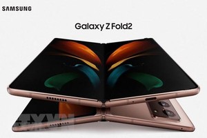 Mẫu smartphone gập mới Galaxy Z Fold 2 được Samsung giới thiệu tại sự kiện Galaxy Unpacked ngày 5/8 vừa qua. (Ảnh: Yonhap/TTXVN).