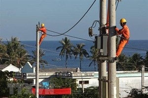 Điện lưới quốc gia đã được đưa ra huyện đảo Lý Sơn (Quảng Ngãi). (Ảnh: Ngọc Hà/TTXVN).