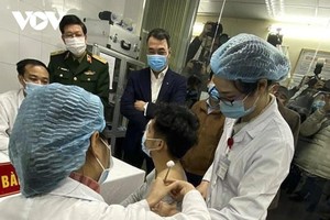 3 tình nguyện viên tiêm thử nghiệm vaccine Covid-19 Việt Nam đều ổn định.