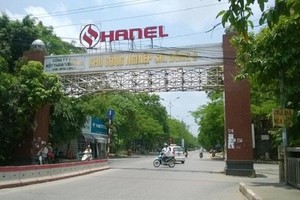 Hanel, Giầy Thượng Đình khóc trên “đất vàng”