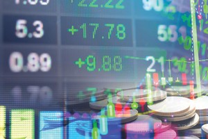 Lãi suất thực sau khi trừ đi lạm phát ở mức thấp kỳ vọng sẽ tiếp tục tạo ra dòng tiền rẻ và đổ vào thị trường chứng khoán.