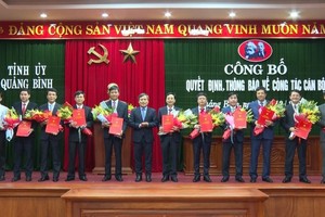 Trao quyết định điều động, bổ nhiệm nhiều vị trí cán bộ, lãnh đạo chủ chốt.