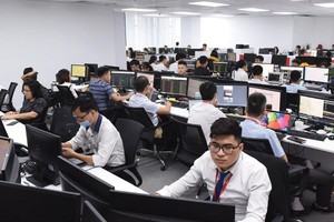 Công chúng đầu tư ngày càng quan tâm đến thị trường chứng khoán phái sinh, một trong 3 thị trường mà HNX vận hành. Ảnh: Dũng Minh.