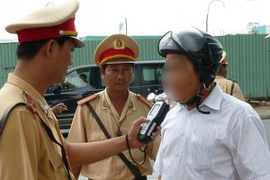 Nhiều lái xe vi phạm nồng độ cồn còn không hợp tác với lực lượng thực thi nhiệm vụ. (Ảnh minh họa).