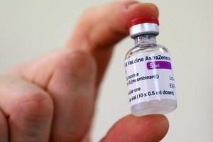 Australia khẳng định vaccine ngừa Covid-19 của AstraZeneca có thể ngăn được các biến chứng nặng và các ca tử vong do Covid-19 (Ảnh: Reuters).