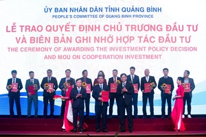 Đại diện Tập đoàn DIC nhận Biên bản ghi nhớ hợp tác cho dự án Khu phức hợp nghỉ dưỡng DIC Star Hotels & Resorts – Sân golf quốc tế DIC Quảng Bình.