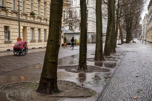 Cảnh vắng vẻ tại một tuyến phố ở Berlin, Đức trong bối cảnh các biện pháp hạn chế được áp dụng nhằm ngăn chặn sự lây lan của dịch COVID-19. (Ảnh: AFP/TTXVN).