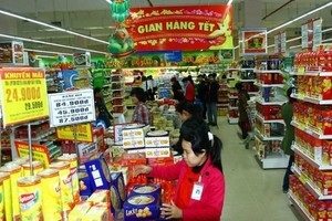 Nhiều siêu thị tuyển dụng nhân viên gói quà Tết, giao hàng dịp Tết. (Ảnh minh họa. Nguồn: TTXVN).