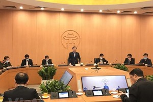 Phó Chủ tịch Ủy ban nhân dân thành phố Hà Nội Chử Xuân Dũng, chủ trì cuộc họp của Ban chỉ đạo phòng chống dịch bệnh COVID-19 chiều 3/2. (Ảnh: Xuân Quảng/Vietnam+).