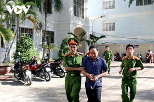 Bị can Nguyễn Hữu Hoành - nguyên Phó Giám đốc Chi nhánh Văn phòng đăng ký đất đai TP. Phan Thiết bị bắt.