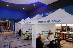 Một điểm tiêm vắcxin ngừa COVID-19 tại Maidstone, Anh ngày 10/2/2021. (Ảnh: AFP/TTXVN).