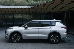 Mitsubishi Outlander 2022: Mẫu SUV 7 chỗ tầm trung với màn lột xác ấn tượng 